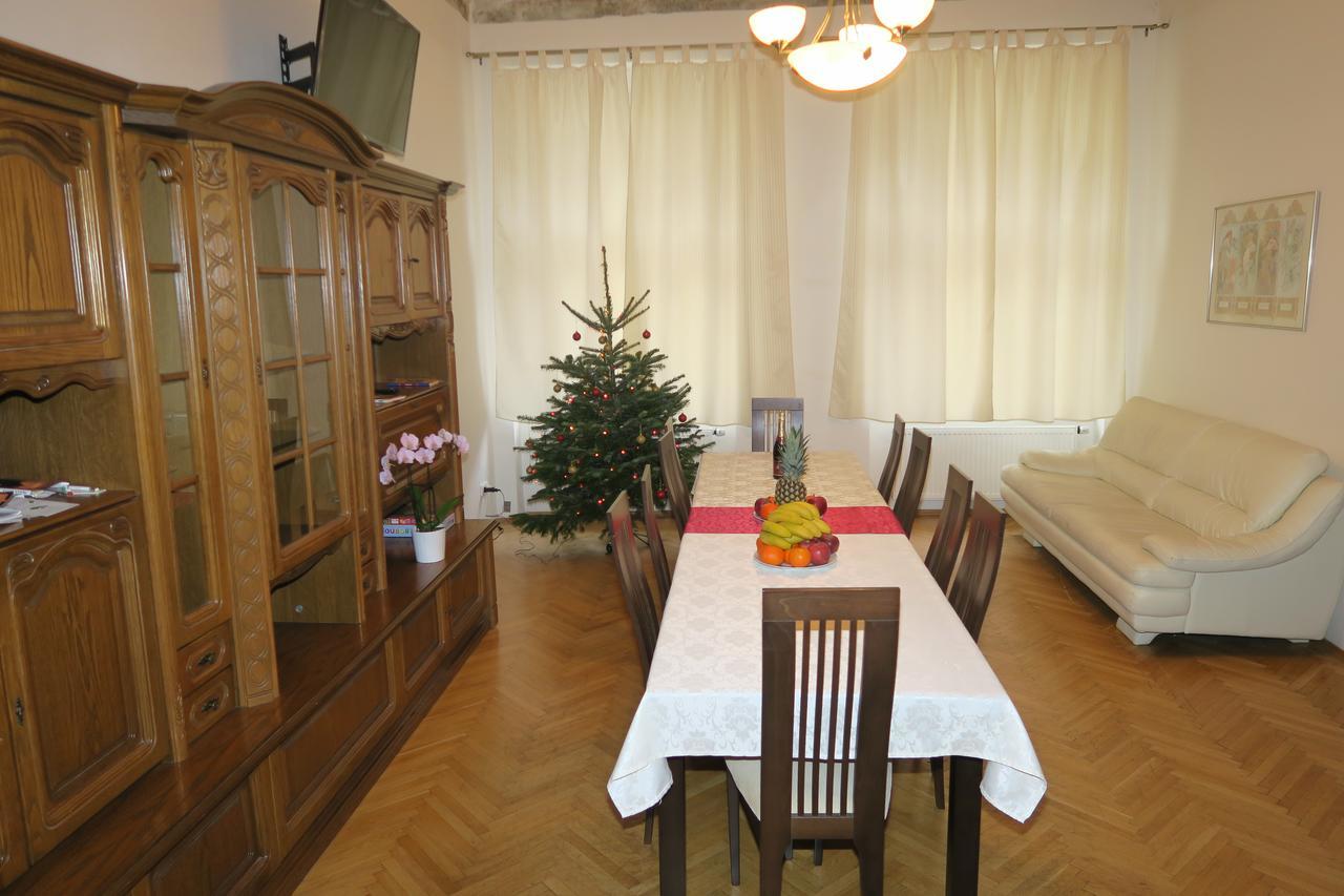Near Lesser Town * Praga